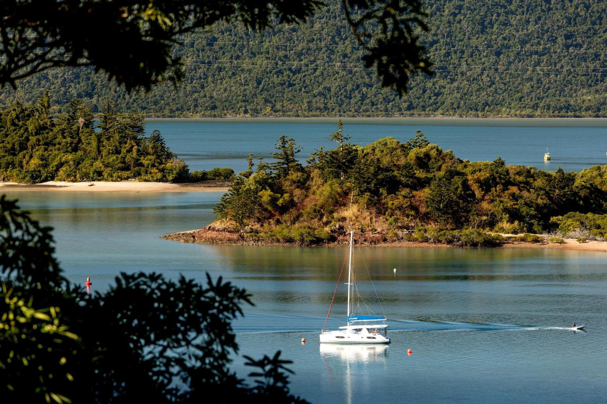 Big4 Whitsundays Tropical Eco Resort Эйрли-Бич Экстерьер фото